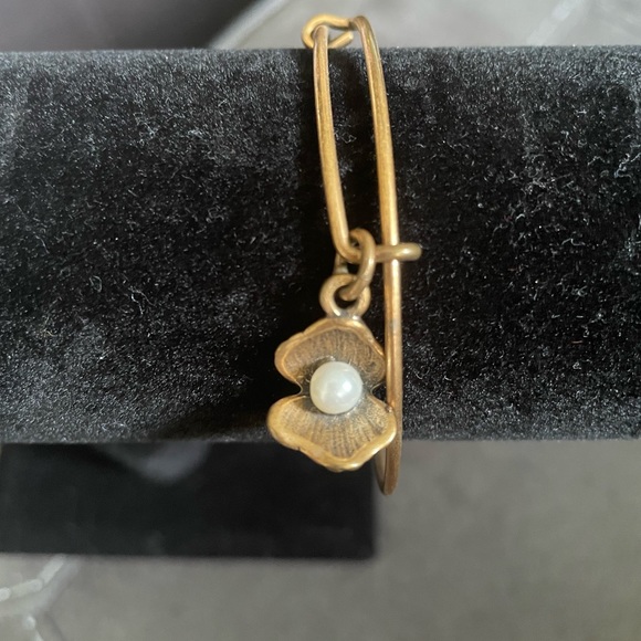 🔥🔥SOLD🔥🔥Alex and Ani Charm Bangle Pearl in Shell - Picture 1 of 3